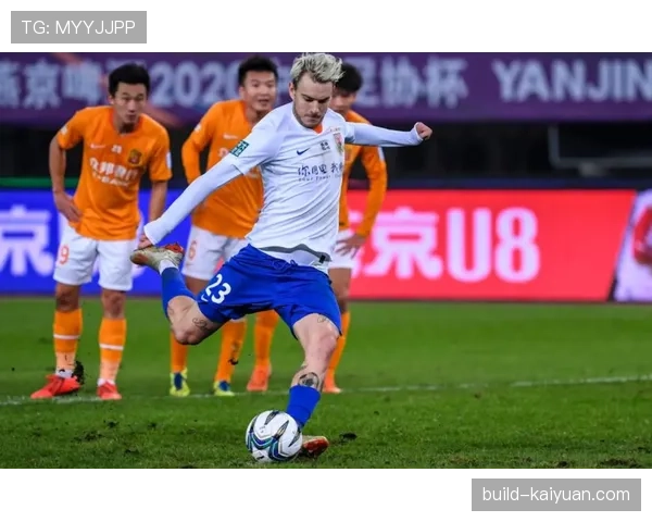 张琳芃强强对话中高位逼抢压制边路，防守角色悄然转变