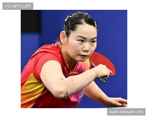 何卓佳训练完直接拎着爱马仕去菜市场砍价